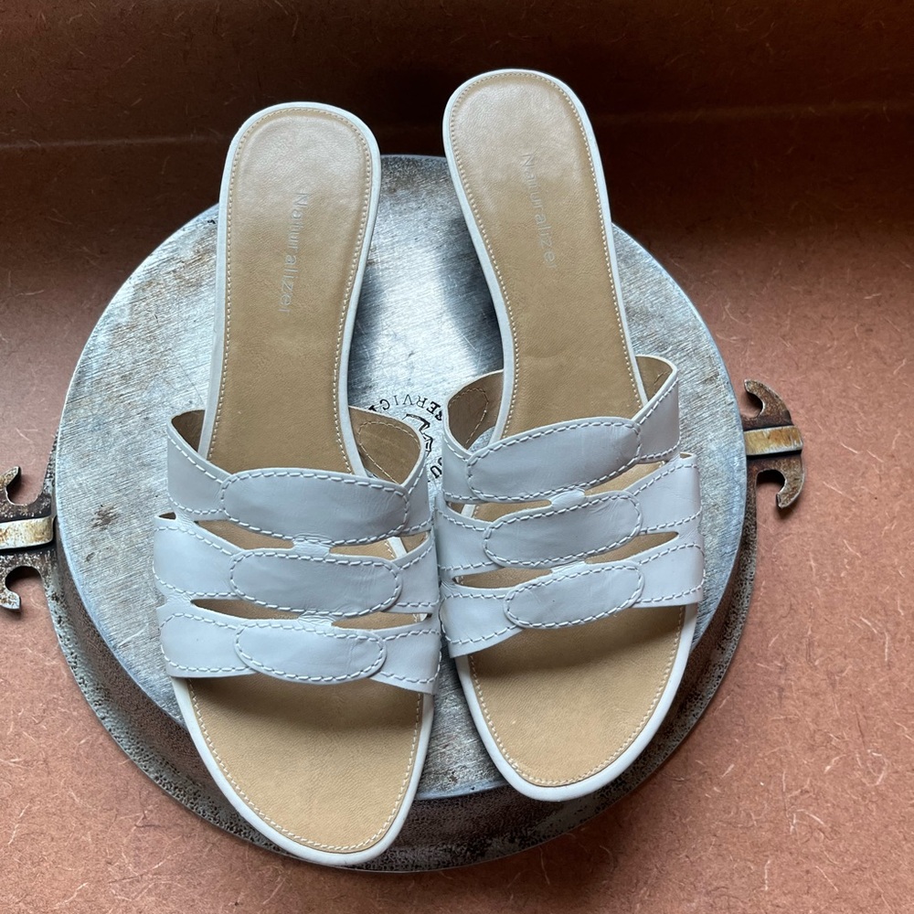 Naturalizer Women’s White and Tan Sandals 9.5 M